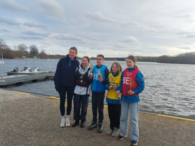Louise-Marie brille pour sa première régate Spirou au Seasons Opening (WVD Mechelen)
